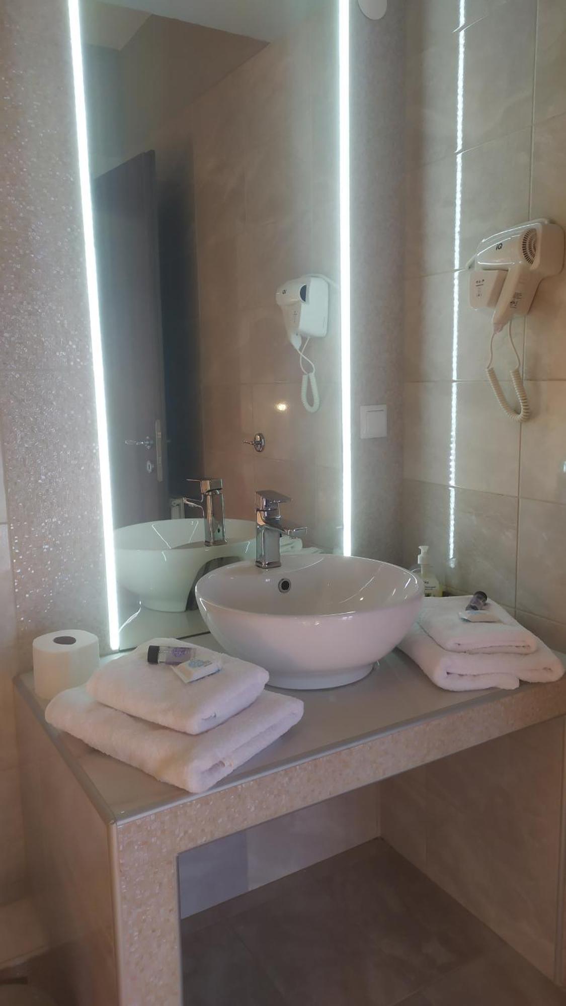 Smallhotel - Vevi מראה חיצוני תמונה