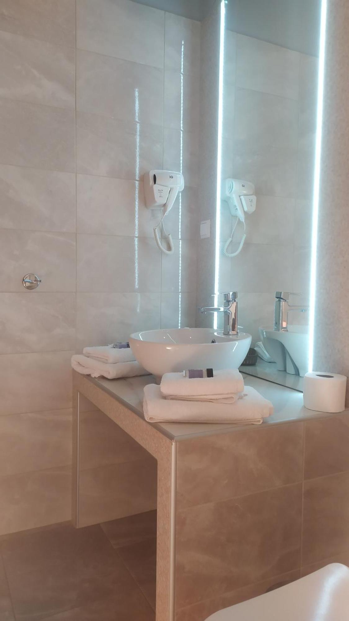 Smallhotel - Vevi מראה חיצוני תמונה